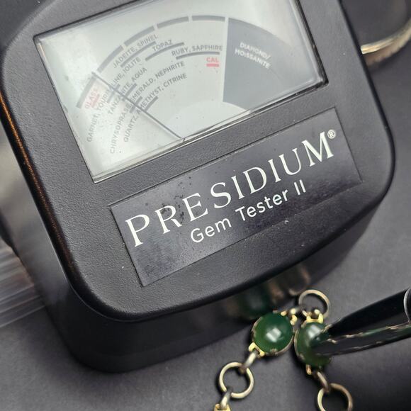 Nephrite Jade Gold Tone Bracelet Vintage Costume Jewelry - Picture 6 of 8